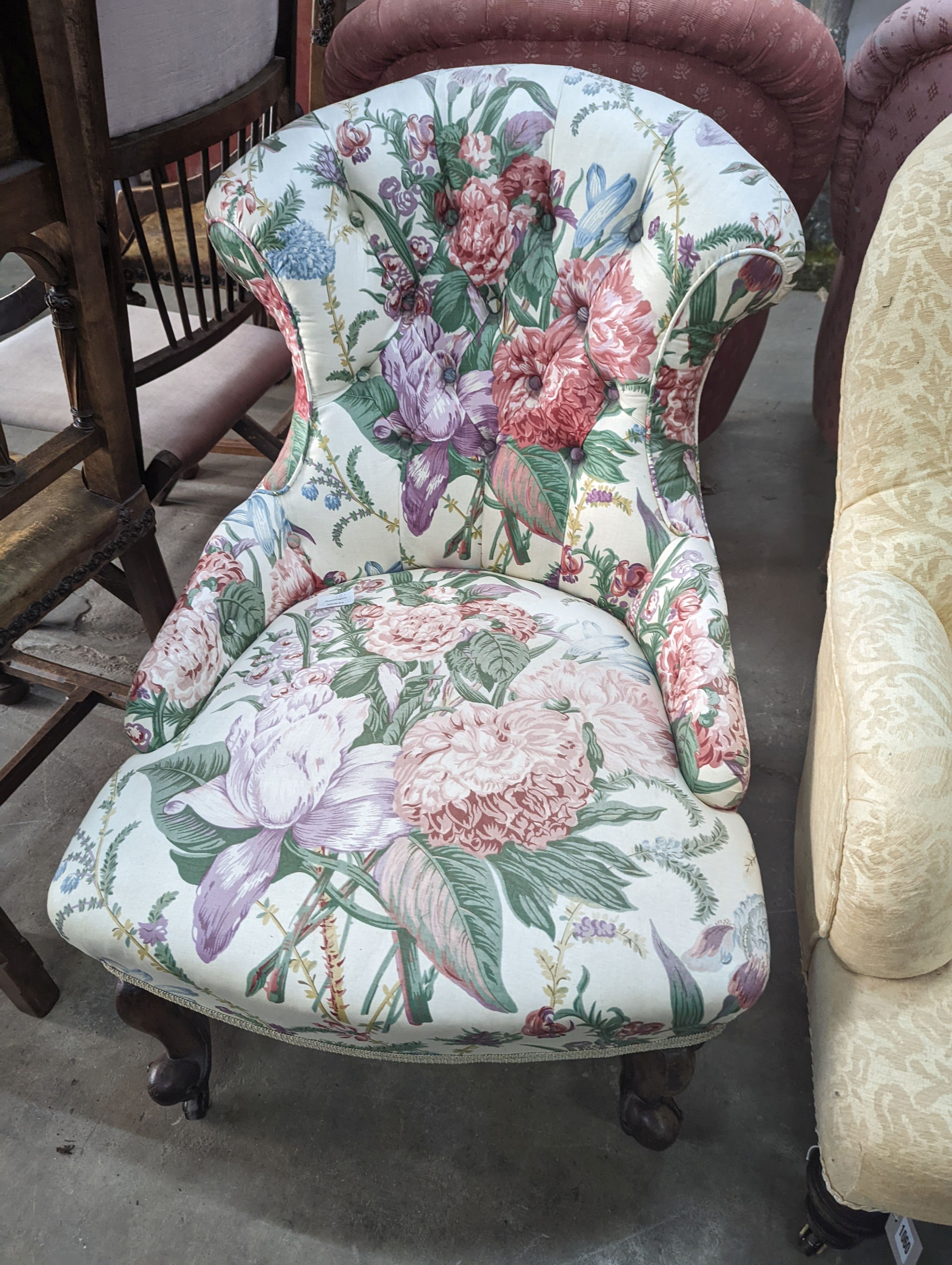 Two Victorian mahogany framed spoonback chairs, larger width 64cm, depth 72cm, height 79cm